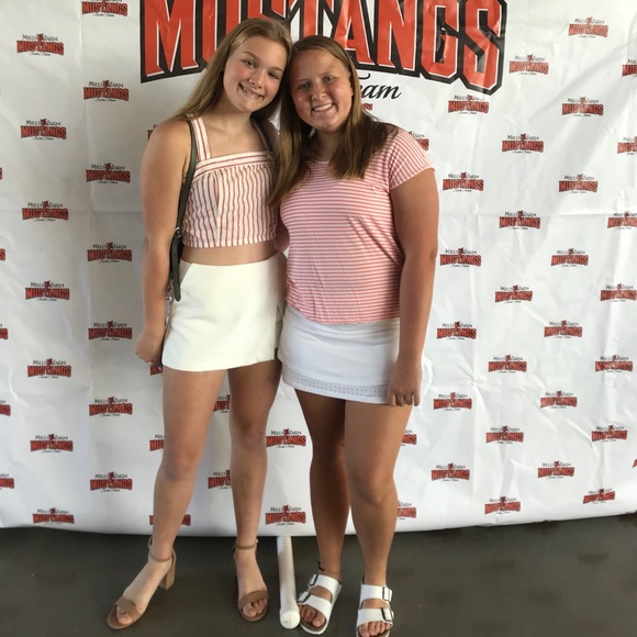 Meet your Posher, Ava - Picture 1 of 1